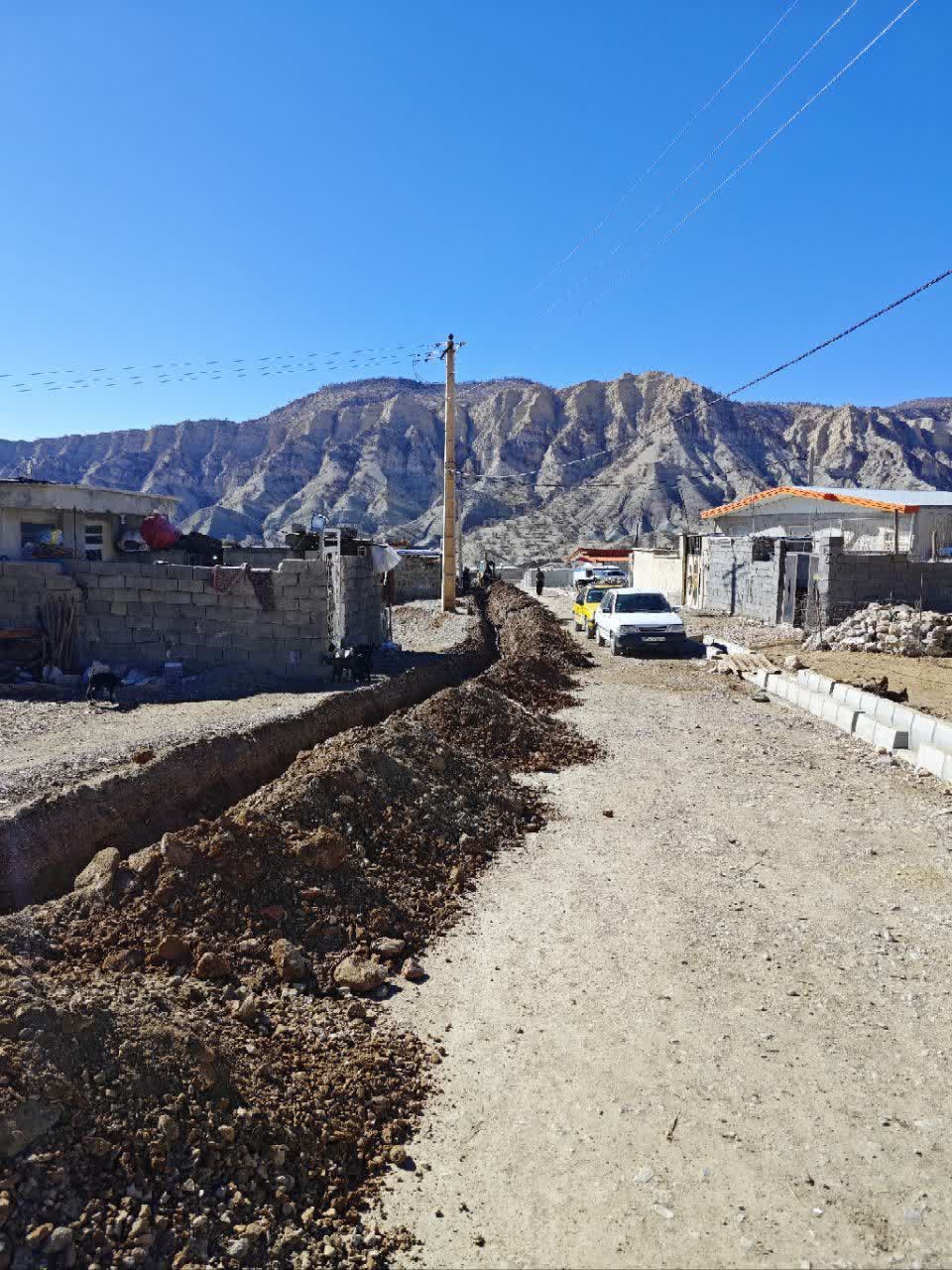 اجرای ۳۰۰ متر توسعه شبکه توزیع آب در روستای چشمه‌پهن شهرستان ملکشاهی