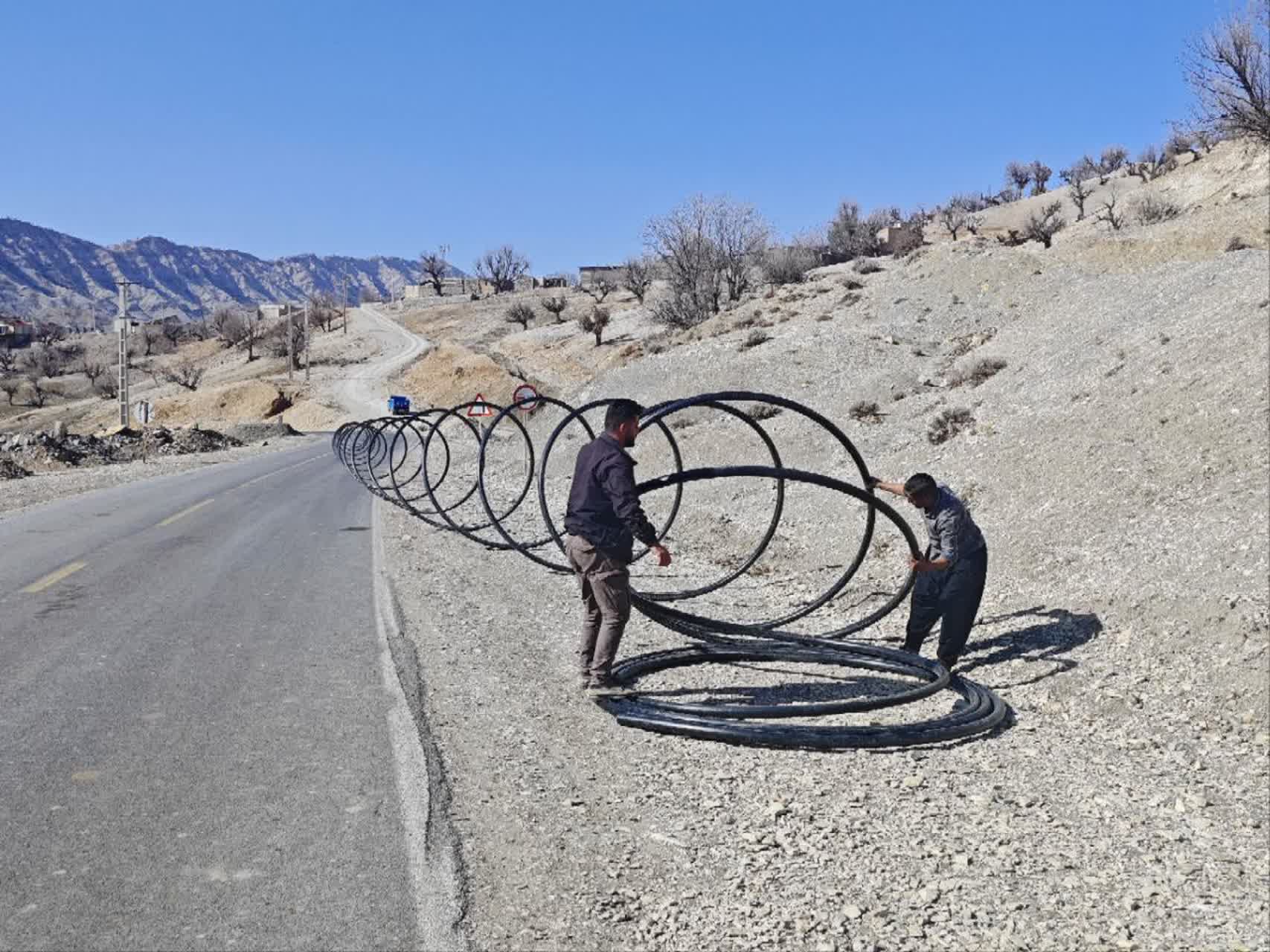 اجرای ۳۰۰ متر توسعه شبکه توزیع آب در روستای چشمه‌پهن شهرستان ملکشاهی